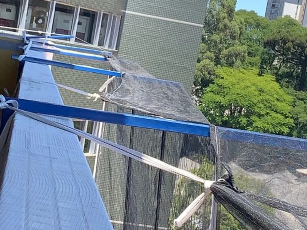 Suporte para Tela Fachadeira instalado.