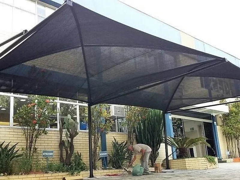 Tela sombrite tensionada como cobertura de área externa